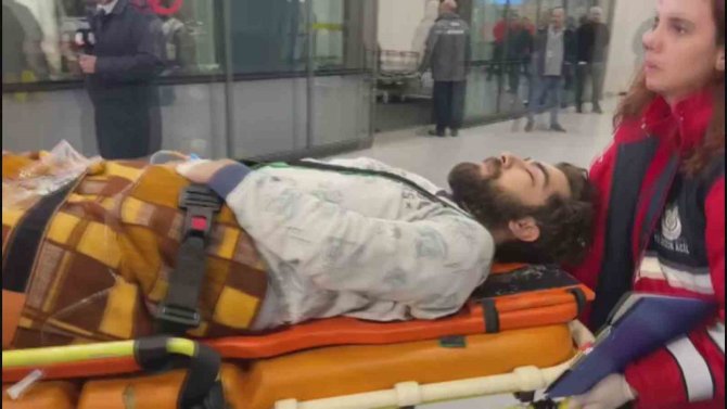 Kahramanmaraş Depreminde Yaralanan 11 Kişi İ̇stanbul Başakşehir Çam Ve Sakura Şehir Hastanesine Getirildi