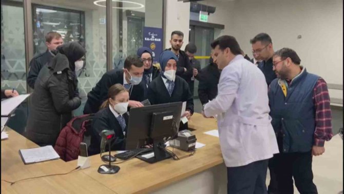 Kahramanmaraş Depreminde Yaralanan 11 Kişi İ̇stanbul Başakşehir Çam Ve Sakura Şehir Hastanesine Getirildi