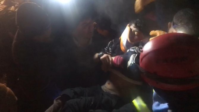 Malatya’da Enkaz Altında Kalan Çocuk Böyle Kurtarıldı