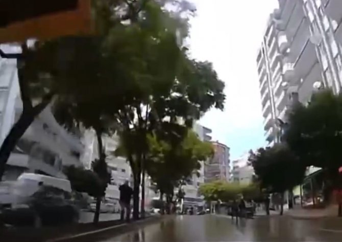 Adana’da 8 Katlı Binanın Yıkılma Anı Araç Kamerasında