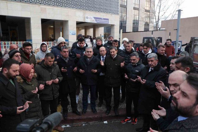 Minik Belinay Kumbarasındaki Paraları Depremzedelere Bağışladı