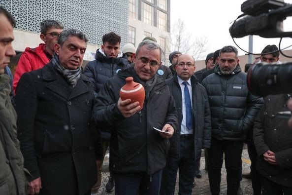 Minik Belinay Kumbarasındaki Paraları Depremzedelere Bağışladı