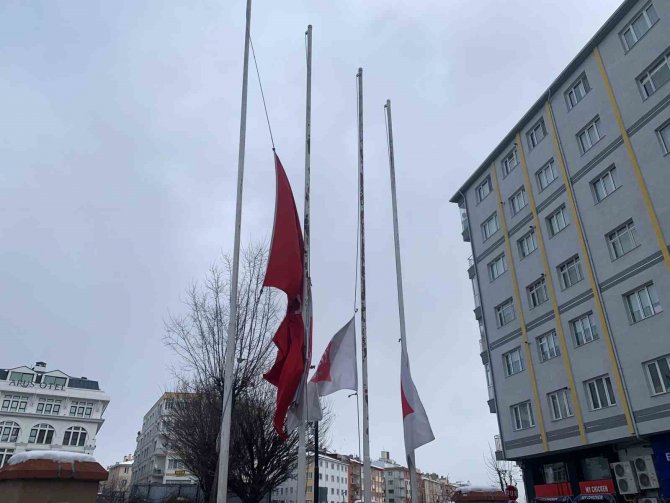 7 Günlük Milli Yasın Ardından Eskişehir’de Bayraklar Yarıya İndi