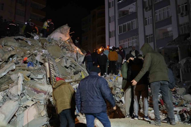 Kahramanmaraş Merkezli Olarak Gerçekleşen Deprem Neticesinde Adana’da 109 Kişi Hayatını Kaybetti, 1500 Kişinin İse Yaralı Olduğu Öğrenildi.