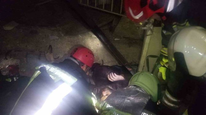 Hatay’da 6 Farklı Enkazdan 10 Kişi Göçükten Kurtarıldı