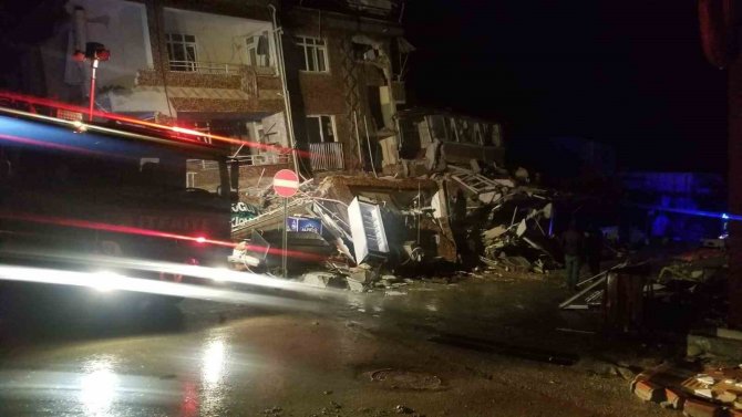 Hatay’da 6 Farklı Enkazdan 10 Kişi Göçükten Kurtarıldı
