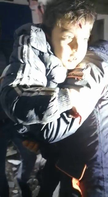 Nurhak’ta İki Çocuk Ve Anneleri Enkaz Altından Sağ Olarak Çıkartıldı