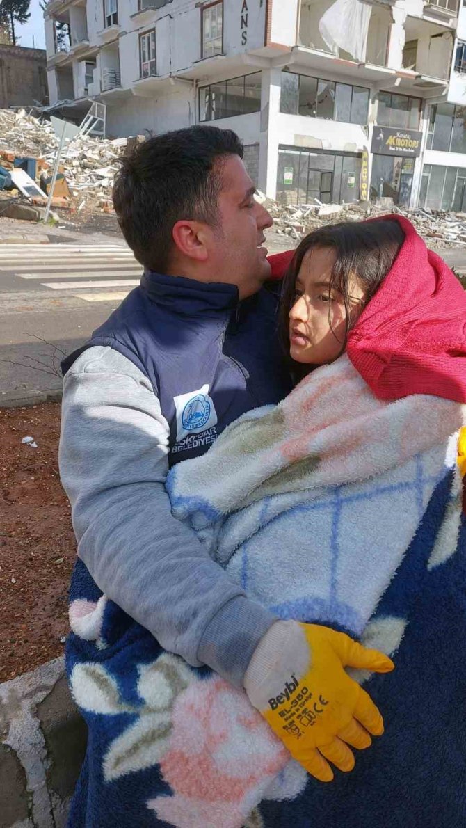 8 Yaşındaki Zeynep 31 Saat Sonra Kurtarıldı