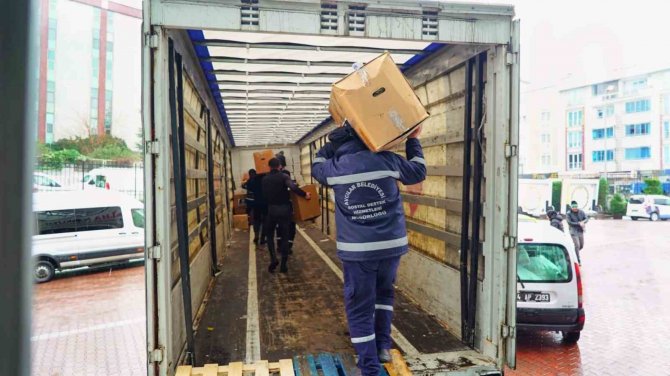 Avcılar Belediyesi Yardım Tırları Ve İş Makineleriyle Afet Bölgesinde