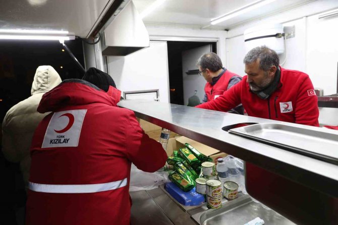 Kızılay’ın Sevk Ettiği 10 Bin Kişilik Çadırlar Kurulmaya Başlandı