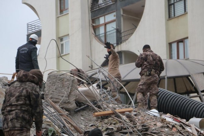 Deprem Anı Ve Sonrasında Hayatta Tutacak Altın Kurallar