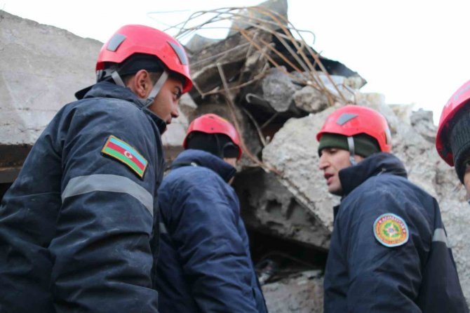 Küçük Mina 37 Saat Sonra Kurtarıldı