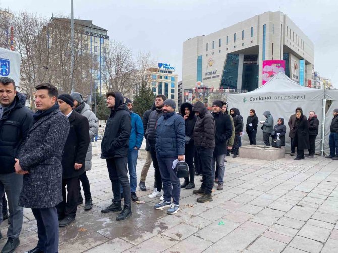 Ankara’da Vatandaşlar Kan Merkezlerine Akın Etti