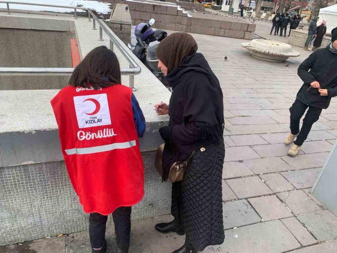 Ankara’da Vatandaşlar Kan Merkezlerine Akın Etti