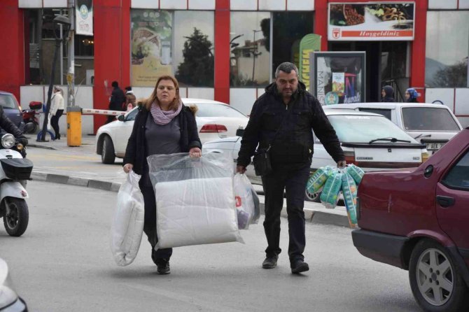 Alaşehirliler Depremzedeler İçin Kenetlendi