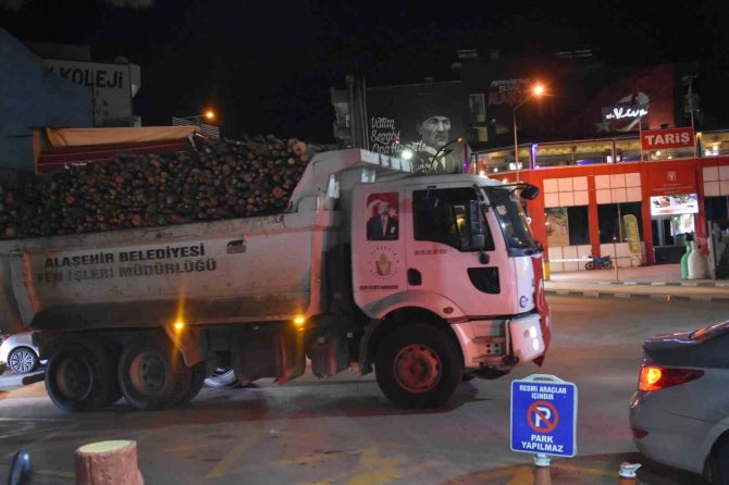 Alaşehirliler Depremzedeler İçin Kenetlendi