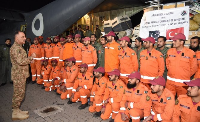 Pakistan Türkiye’ye Yardım Ve Arama Kurtarma Ekibi Gönderdi