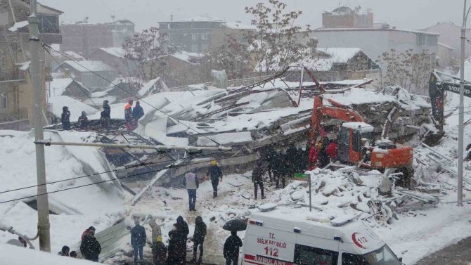 Malatya’da Yoğun Kar Altında Arama Kurtarma Çalışmaları Sürüyor