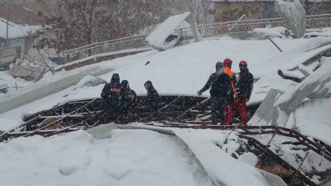Malatya’da Yoğun Kar Altında Arama Kurtarma Çalışmaları Sürüyor