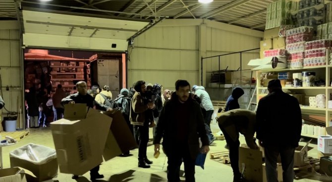 Bursa’da Vatandaşlar Depremzedeler İçin Yardıma Koştu