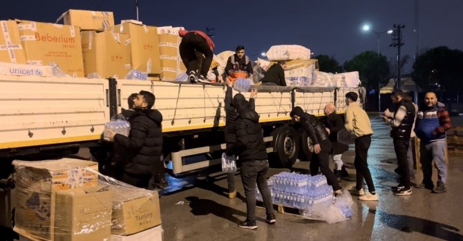 Bursa’da Vatandaşlar Depremzedeler İçin Yardıma Koştu