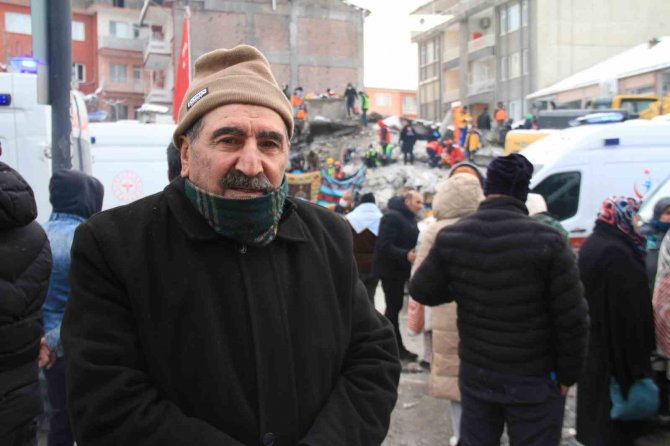 Depremde Kardeşini Kaybetti, Kardeşinin Gelini Ve Oğlu İçin Umutla Bekliyor