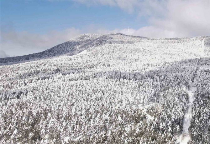 Ulus Dağında Beyaz Örtü Kartpostallık Görüntüler Oluşturdu