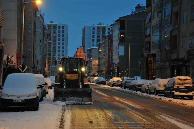 Karaman’da Kar Temizleme Çalışmaları