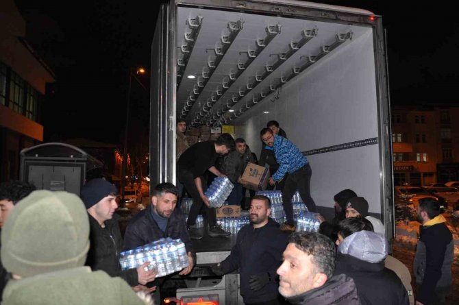 Karslılar Depremzedeler İçin Seferber Oldu