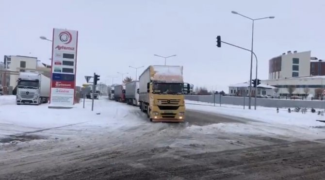 Kars’ta 9 Yardım Tırı Şanlıurfa’ya Yola Çıktı