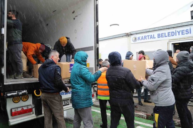 Kartal Belediyesi’nin Yardım Tırları, Deprem Bölgelerine Hareket Etti