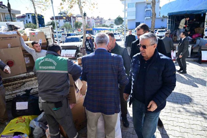 Kemer’den İki Yardım Tırı Daha Yola Çıktı