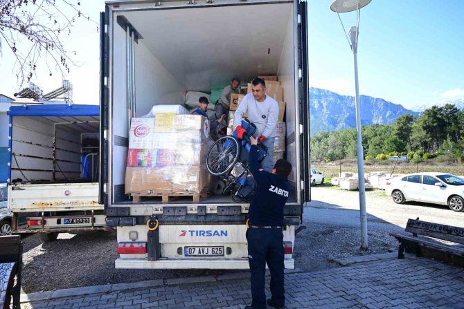 Kemer’den İki Yardım Tırı Daha Yola Çıktı