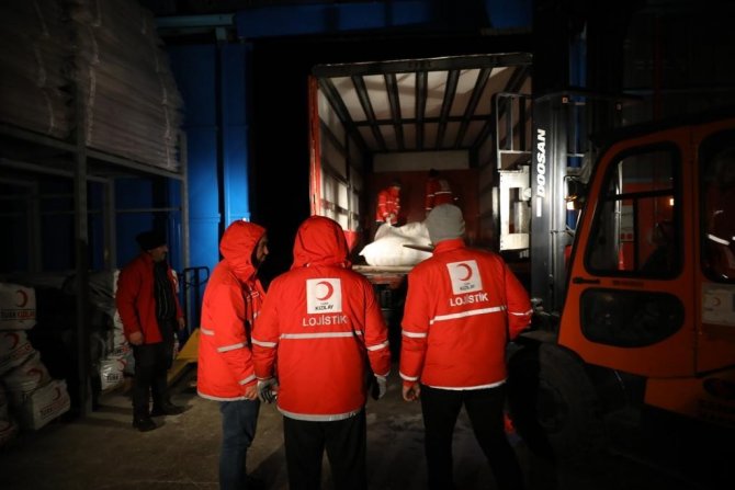 Kızılay Afetzedelere Yönelik Beslenme Hizmeti Ve Yardım Çalışmalarını Sürdürüyor