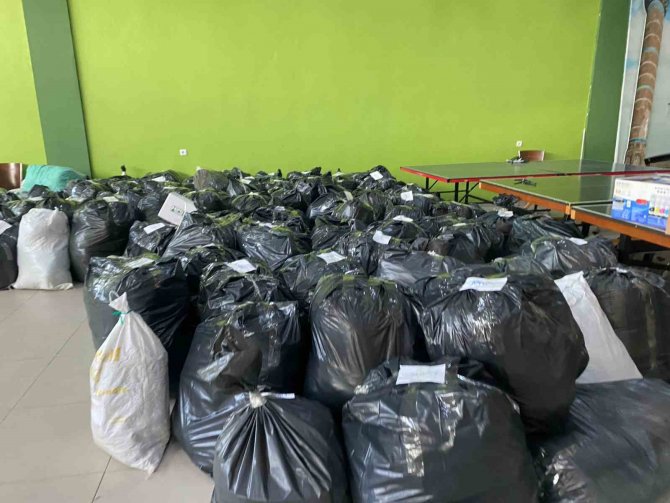 Ereğli’de Deprem Bölgesine Yardımlar Sürüyor