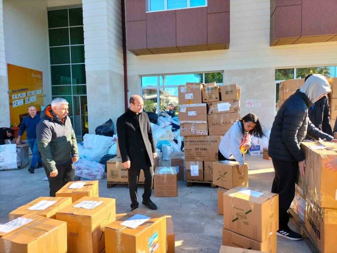 Köyceğiz’de Depremzedeler İçin Yardım Kampanyası Devam Ediyor