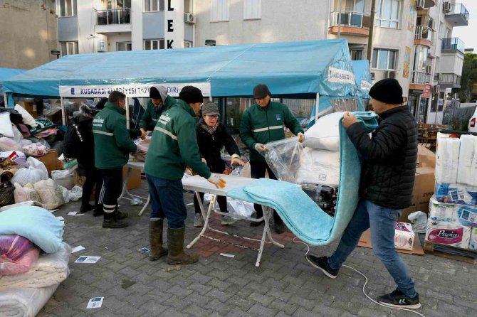 Yardım Kamyonları Kuşadası’ndan Afet Bölgesine Doğru Yola Çıktı