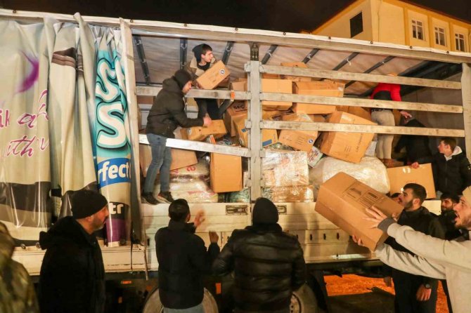 Kütahya Belediyesi Tarafından Toplanan Yardım Malzemeleri Yola Çıktı