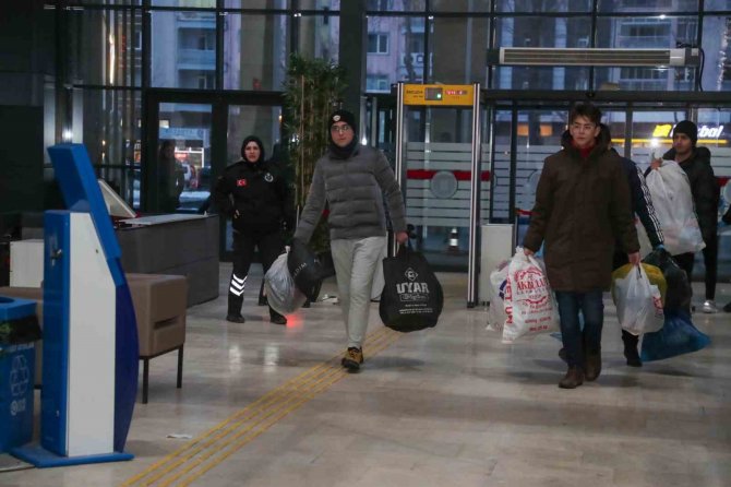 Kütahya Belediyesi Tarafından Toplanan Yardım Malzemeleri Yola Çıktı
