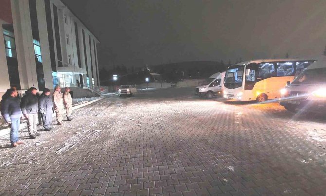 Kütahya İ̇l Jandarma Komutanlığı 84 Personel İle Deprem Bölgesinde
