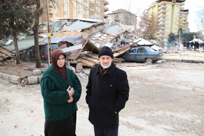 Enkaz Altında Kalmaktan Dakikalarla Kurtuldular