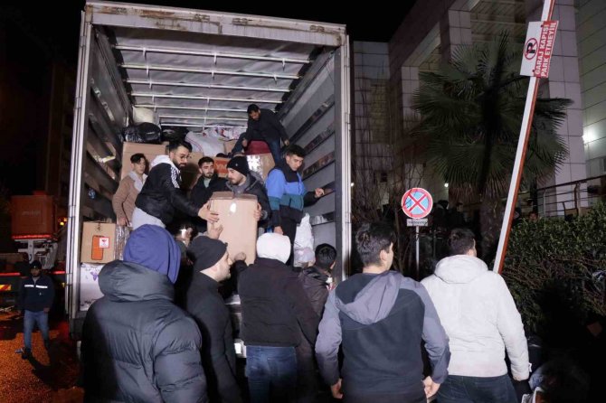 İ̇zmit Belediyesi’nin 2 Yardım Tırı Afet Bölgesine Ulaşmak Üzere