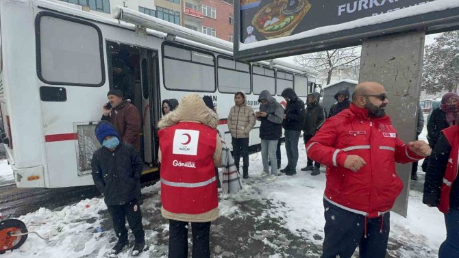 Niğde’de Kar Altında Kan Bağışı Kuyruğu
