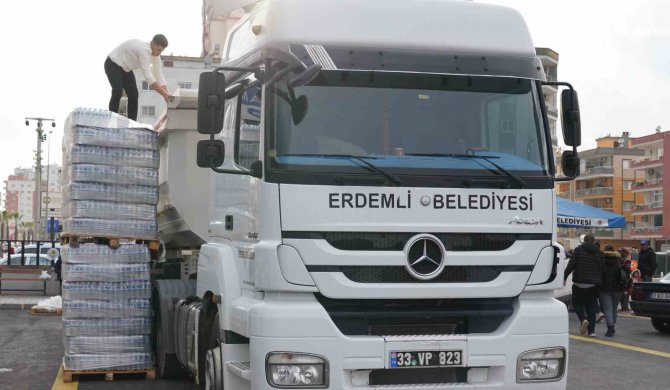 Yardım Dolu Tırlar Deprem Bölgesine Gönderildi