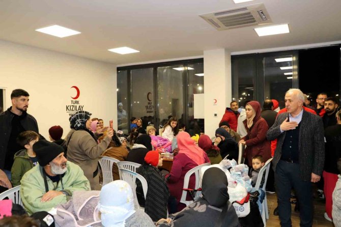 Akdeniz Belediyesi Yardım Kampanyası Başlattı, Kapılarını Vatandaşa Açtı
