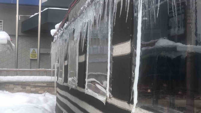 Erzurum Güne Karla Uyandı