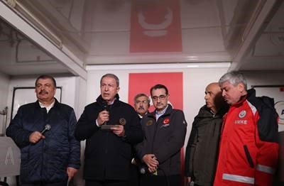 Milli Savunma Bakanı Akar, Tcg İ̇skenderun Gemisinin Yaralı Vatandaşları Mersin’e Sevk Edeceğini Duyurdu