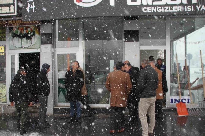 Malazgirt’te Depremzedeler İçin Yardım Kampanyası