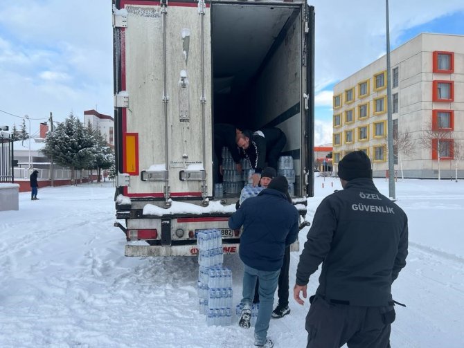 Niğde’de Deprem Bölgesine Yardım Seferberliği