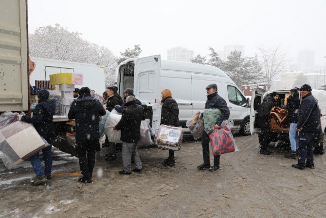 Niğde’de Deprem Bölgesine Yardım Seferberliği